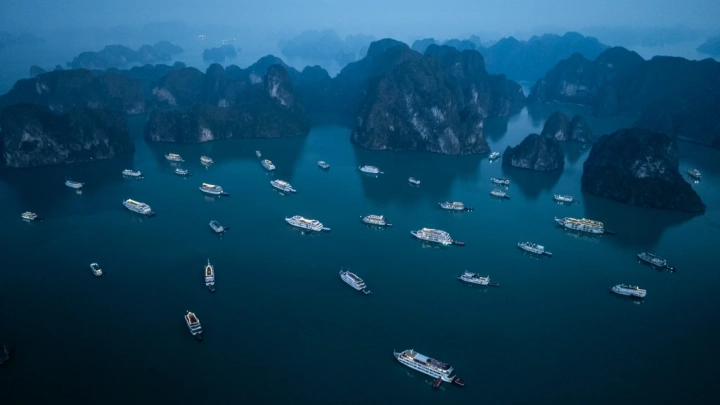 Ha Noi - Ha Long Bay - Slide 1