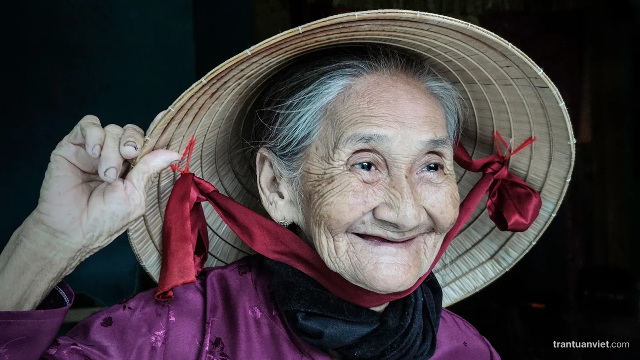 Portrait of Vietnamese lady in Hoi An