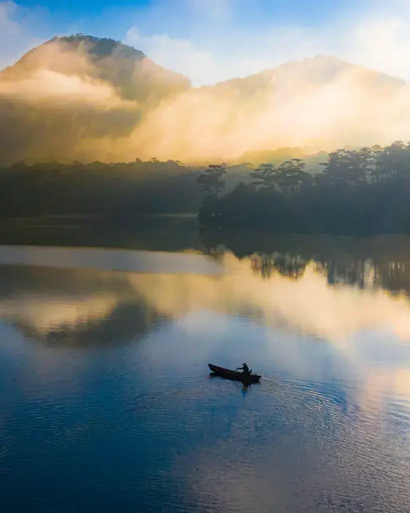 Da Lat at dawn, NG82