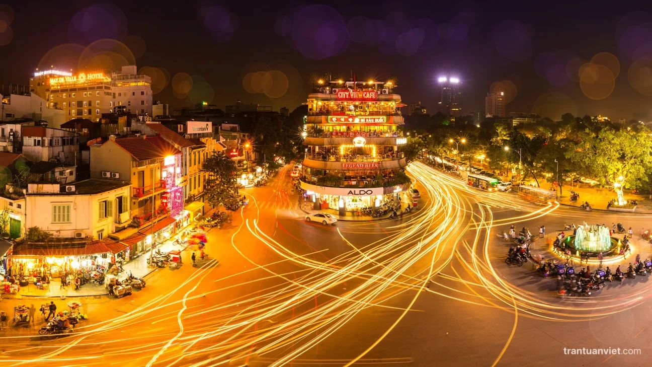 Hanoi roundabout by night