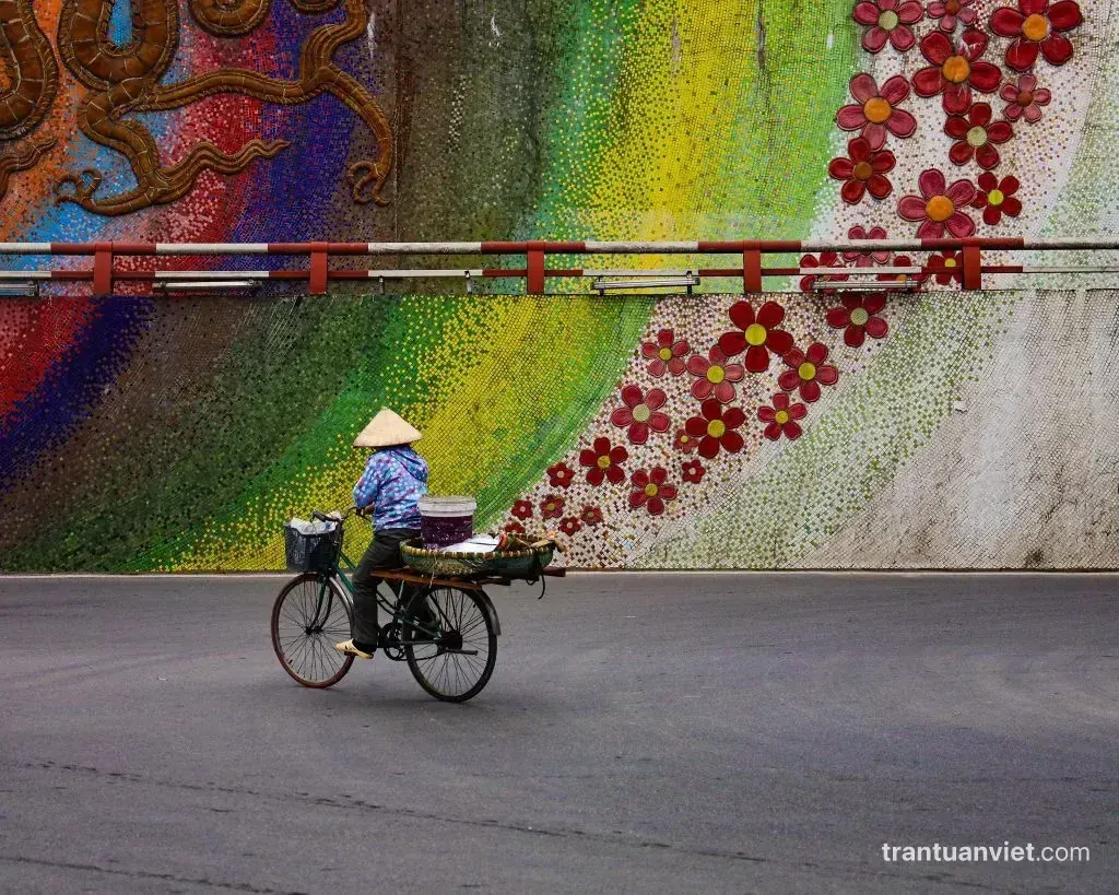Hanoi street vendor, NG73