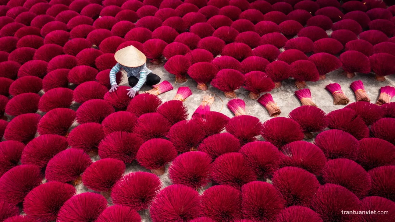 Incense worker