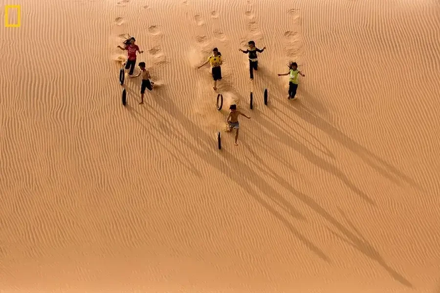 Children play on sand dunes, Binh Thuan, NG003