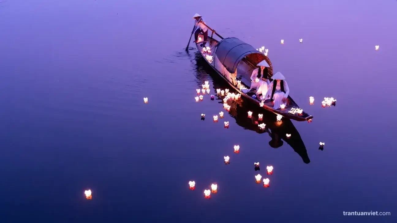 Central Vietnam Photo Tour - Flower Garland