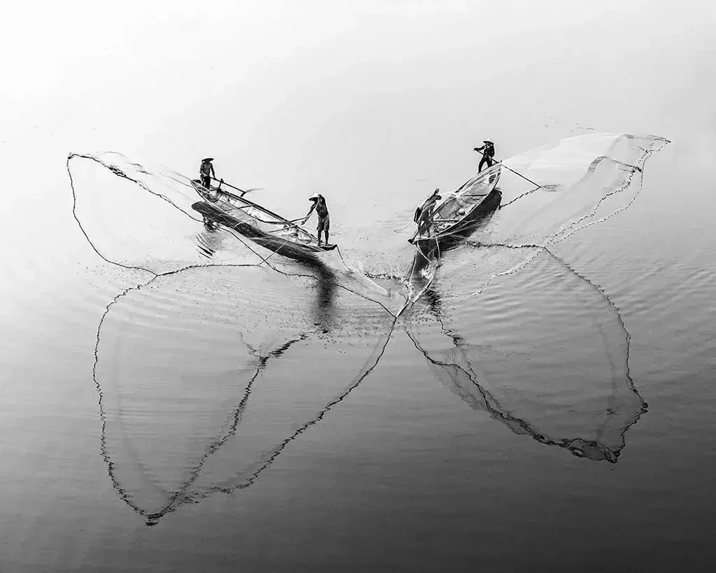 Fishermen in Hue, VN016