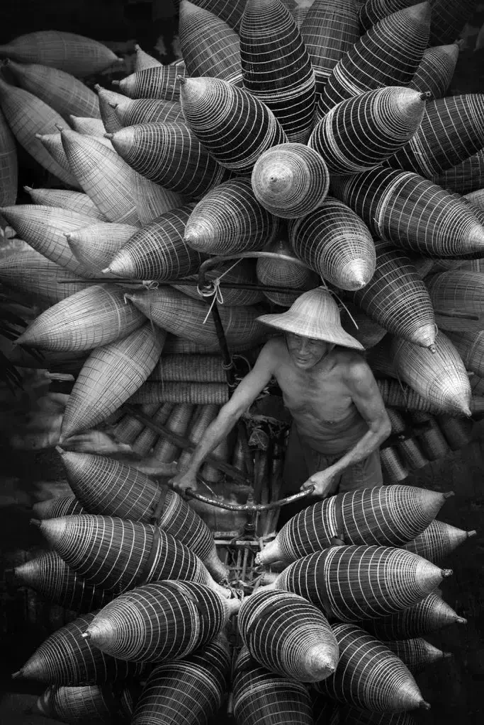 Bamboo basket seller, VN014